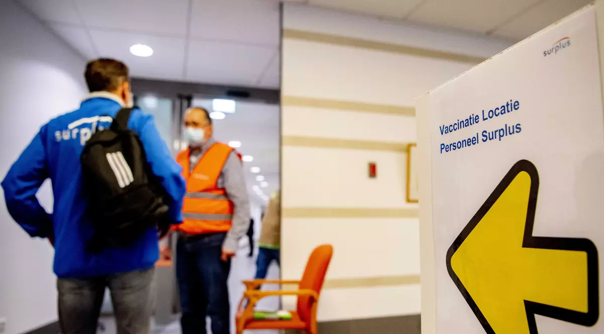 OMS: Toate persoanele nevaccinate „trebuie căutate şi convinse să se imunizeze”