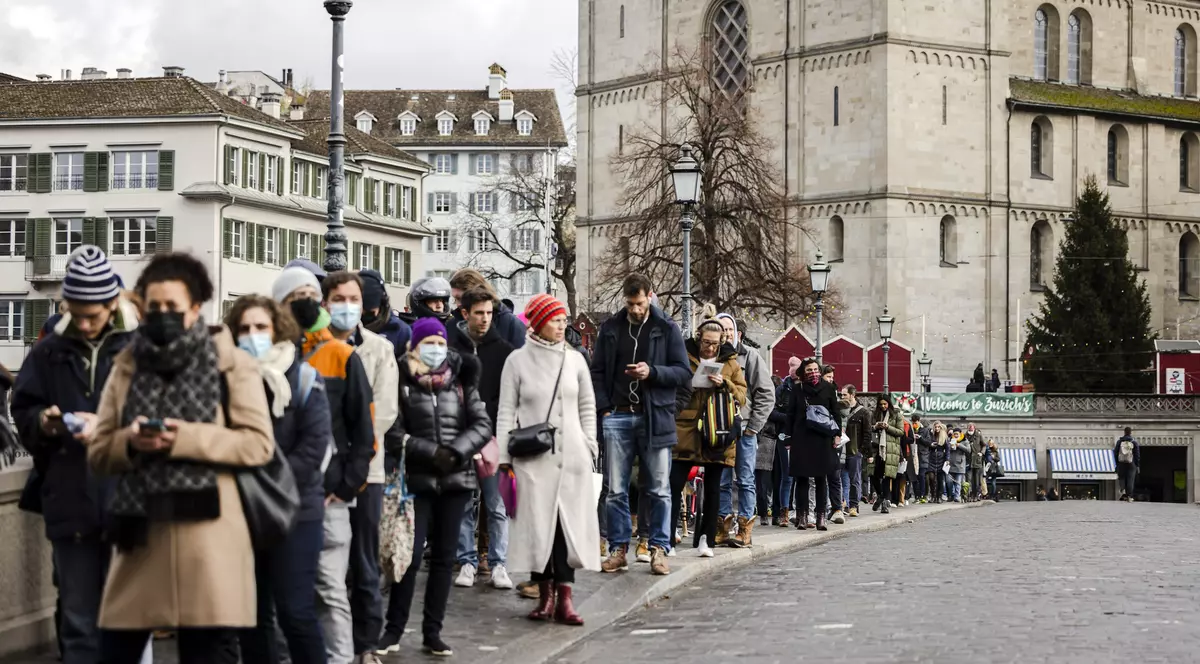 Elvețienii au votat introducerea certificatului COVID, într-un referendum organizat după proteste tensionate