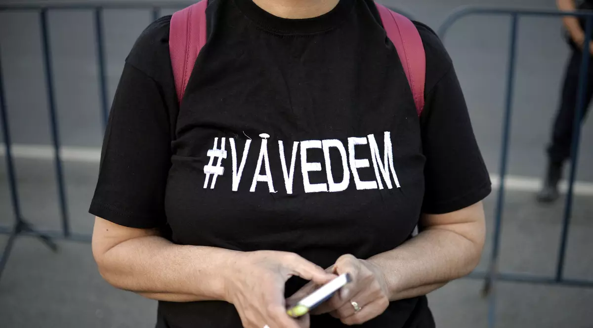 La un semn, deschideți calea! După doi ani de tăcere complice, „societatea civilă” a prins glas. Ca să ne spună ce?