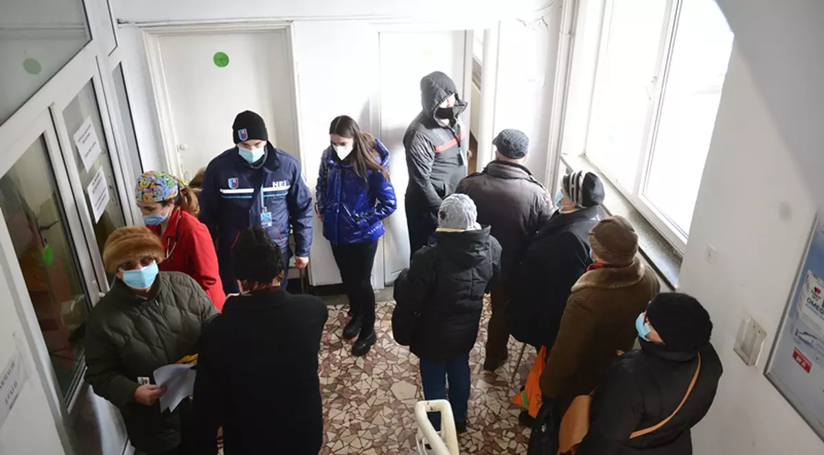 Zece județe au rămas în scenariul roșu. Cele mai multe cazuri noi de COVID-19, în București