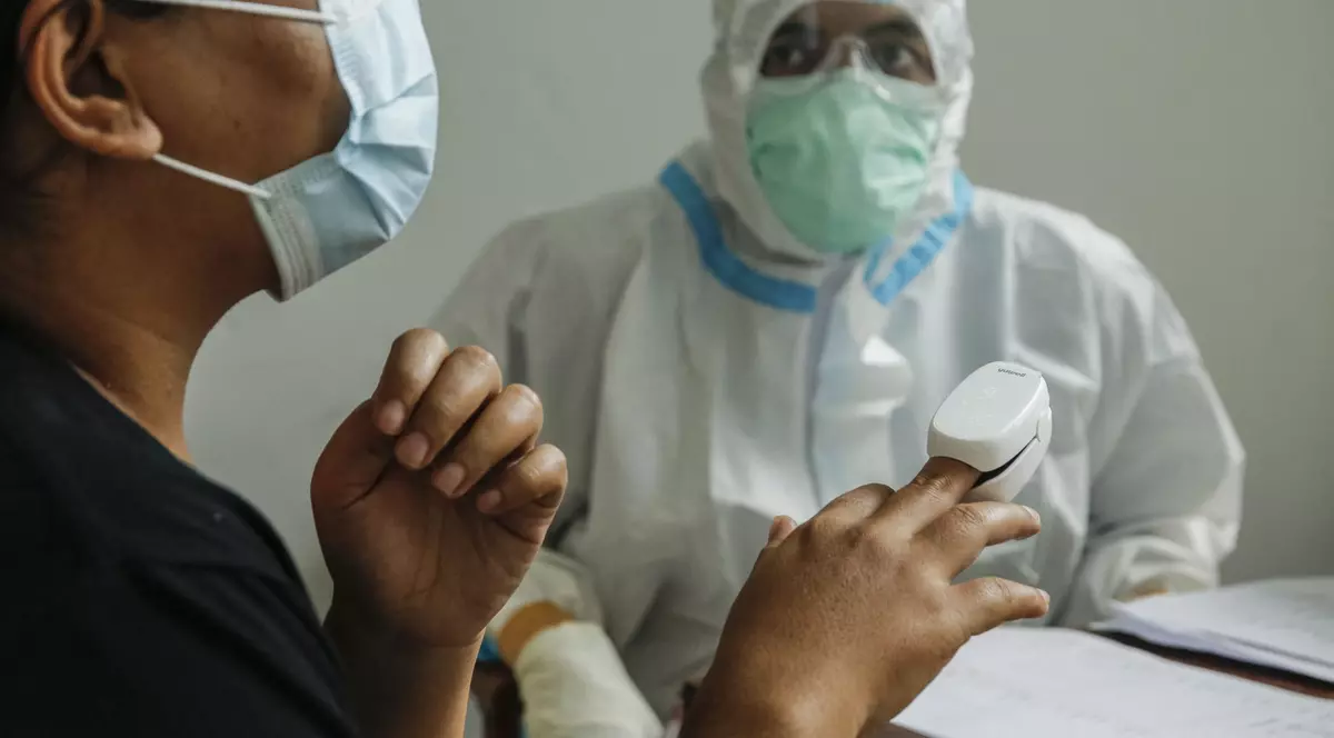 Ministrul Sănătății din Marea Britanie susține că pulsoximetrele nu măsoară corect saturația de oxigen la persoanele de culoare. Care este explicația