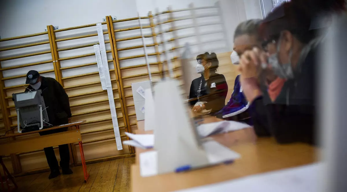 Bulgarii, chemați la urne pentru al doilea tur al alegerilor prezidenţiale