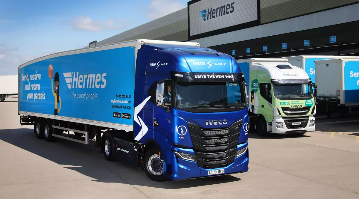 Un șofer român, ajutat de nevastă, fura colete din camionul de curierat pe care-l conducea, în Anglia