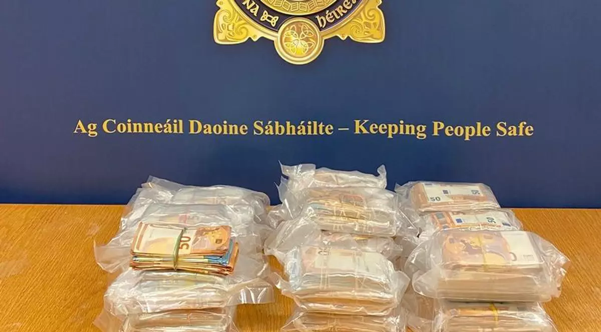 Trei români prinși în Dublin cu 414.000 de euro cash la ei, banii celor mai temuți traficanți din oraș