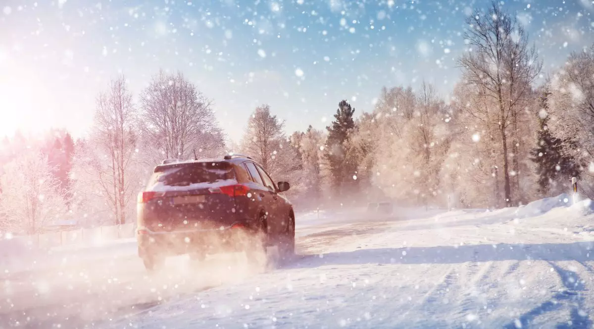 8 lucruri pe care nu trebuie să le faci mașinii tale pe timp de iarnă