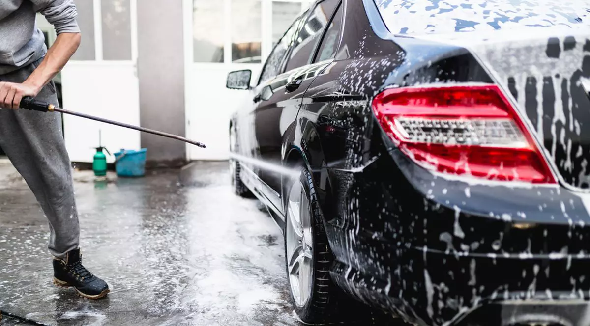 Cât de des trebuie spălată mașina