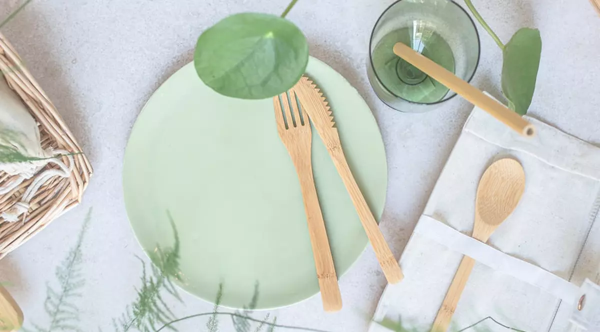 Tacâmuri Biodegradabile Pentru un Viitor Curat și Sustenabil