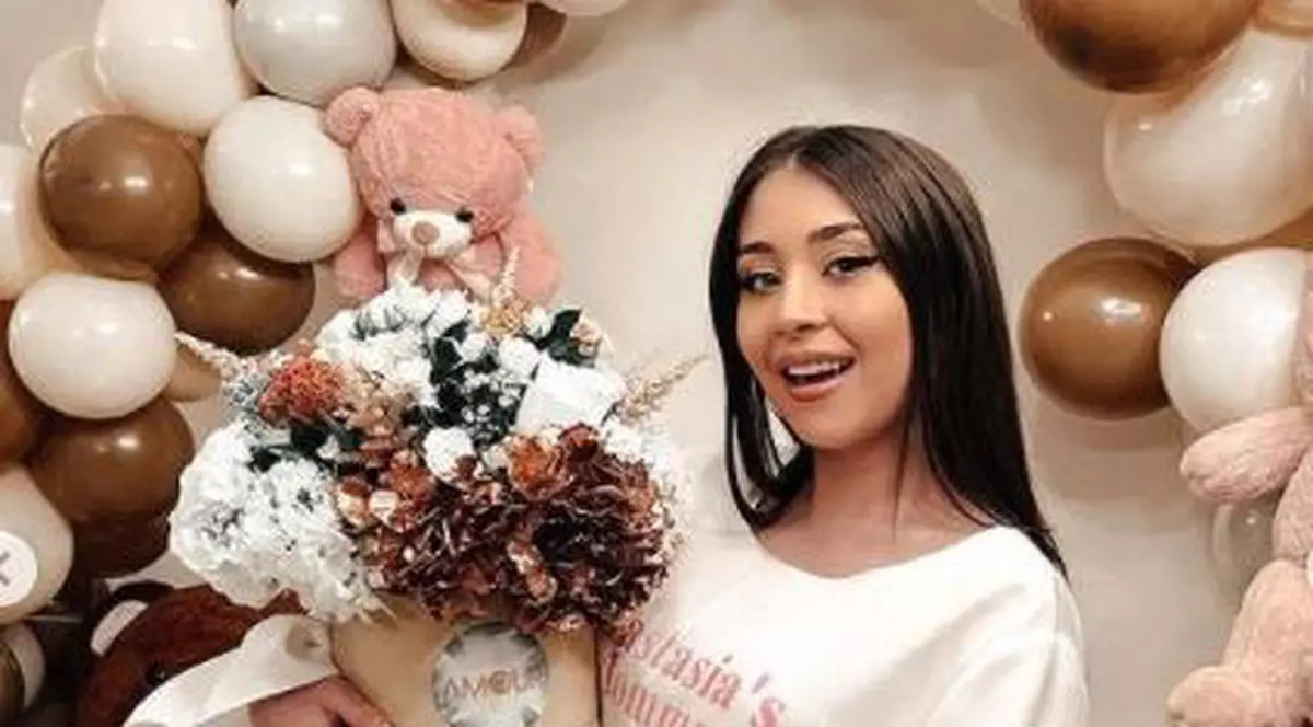 Nicole Cherry a născut