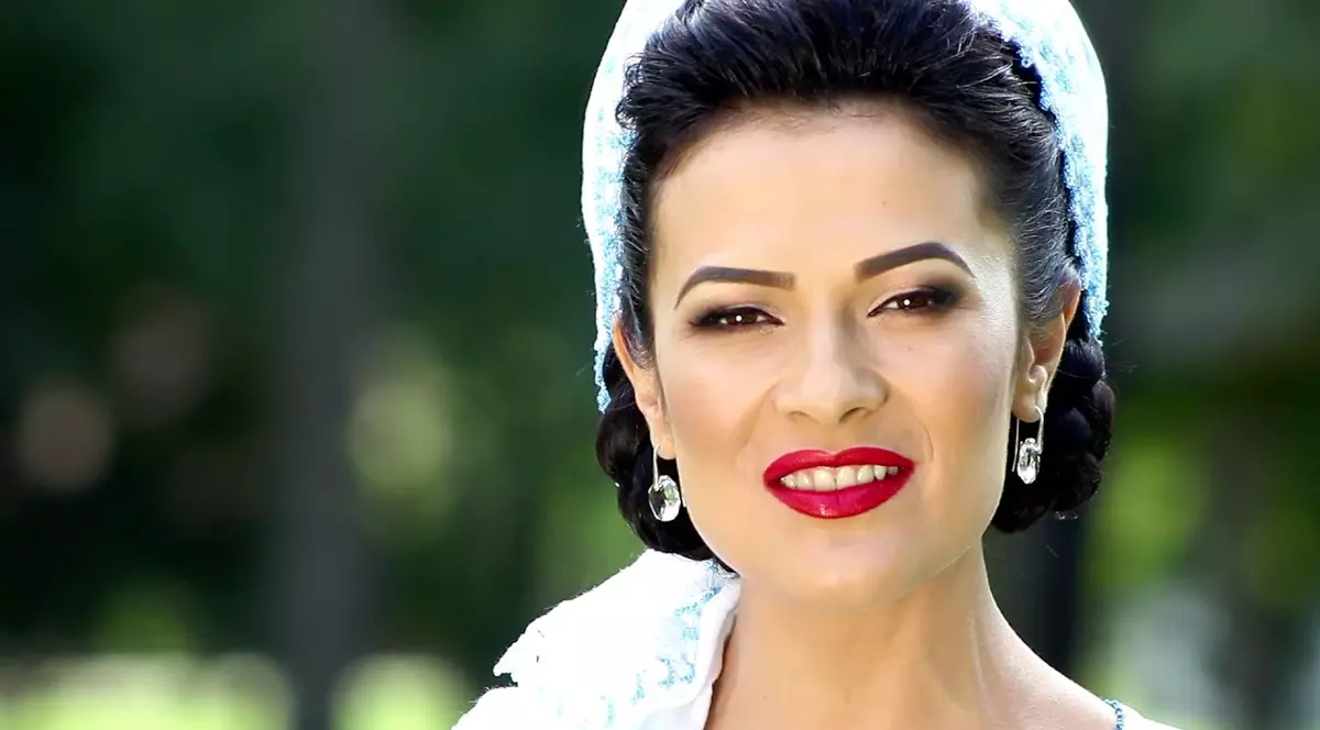 Imagini cu vila de la țară a Olguței Berbec. Conacul artistei de muzică populară impresionează prin aspectul elegant