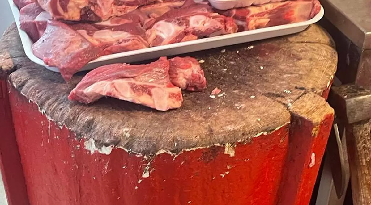 Piața Berceni și magazinul Mega Image din Piața Reșița, închise pentru 6 luni de ANPC. Mucegai, gândaci și rugină, printre neregulile descoperite