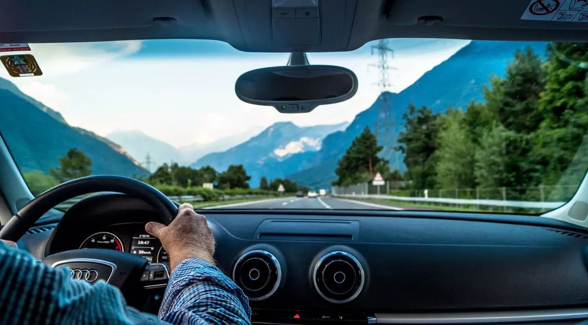 Cum te pregătesti de o călătorie cu mașina în 5 pași