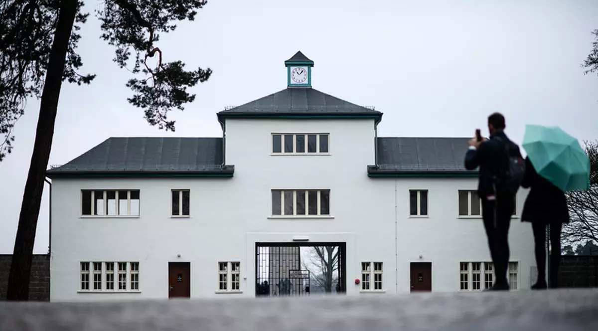 Supraviețuitor al Holocaustului: „Gardienii ne forțau să mărșăluim 40 km pe zi, să le testăm bocancii. Cine cădea era împușcat”