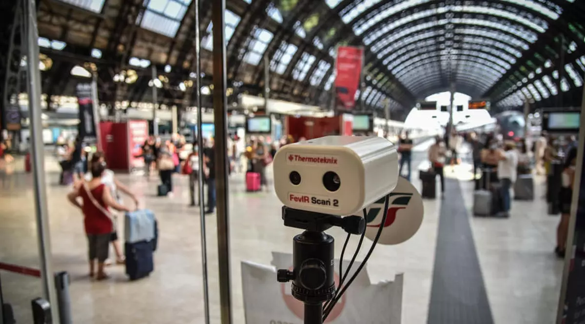 Italia a instituit noi restricții anti-Covid. Ce măsuri se aplică în taxiuri, trenuri și autobuze