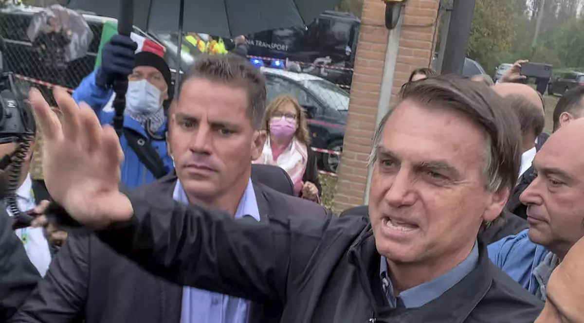 Bolsonaro, huiduit, dar și ovaționat într-o comună italiană care l-a declarat cetăţean de onoare. Vrea o întrevedere cu Matteo Salvini