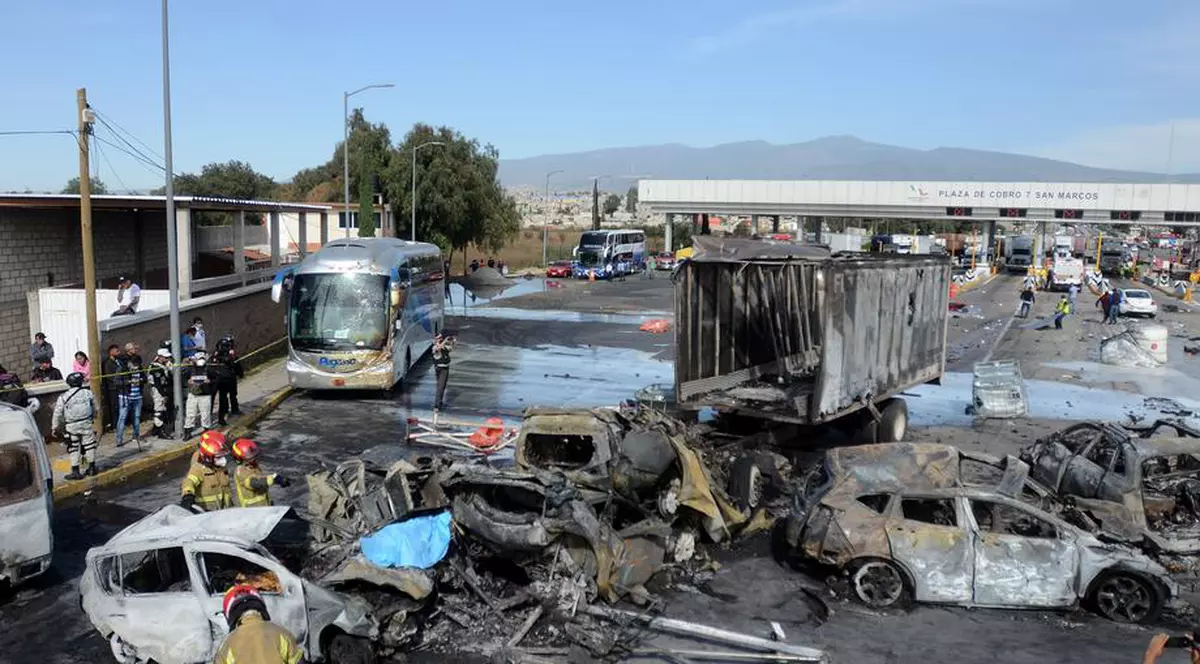 Accident rutier în Mexic. 19 persoane au murit, după ce un camion s-a izbit de șase mașini