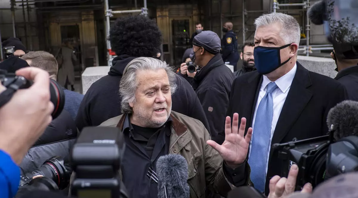 Steve Bannon, fostul consilier al lui Trump, s-a predat la sediul FBI din Washington. Pentru ce a fost inculpat