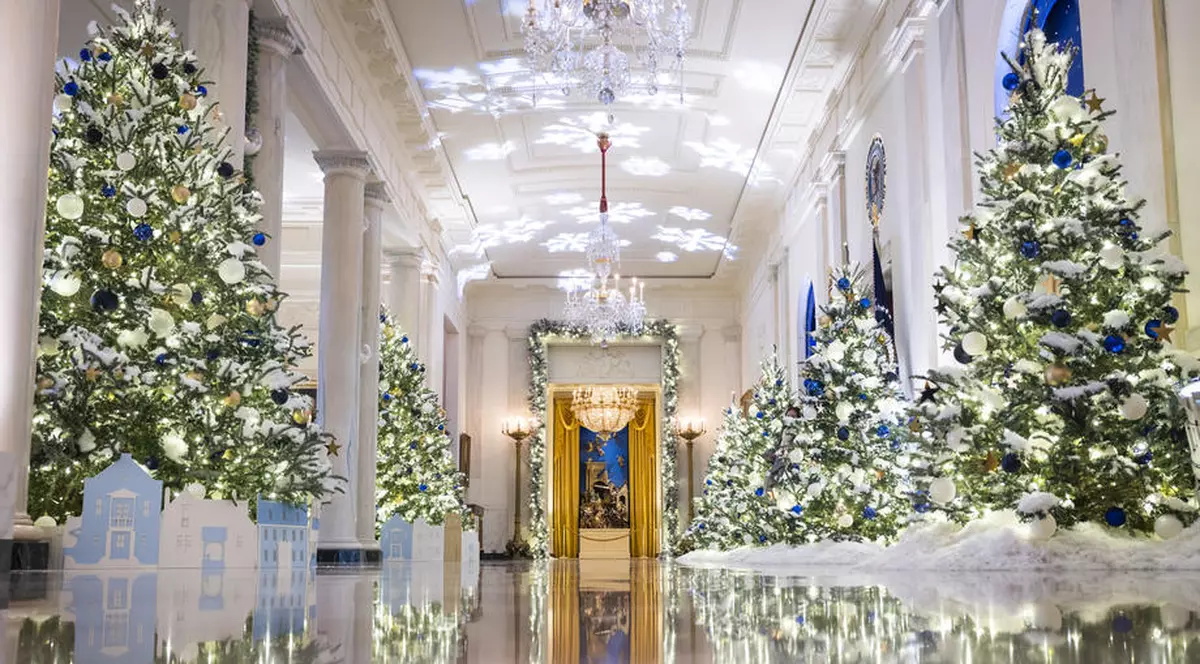 Casa Albă, pregătită pentru Sărbători. Omagiul adus angajaților din linia întâi în lupta cu COVID