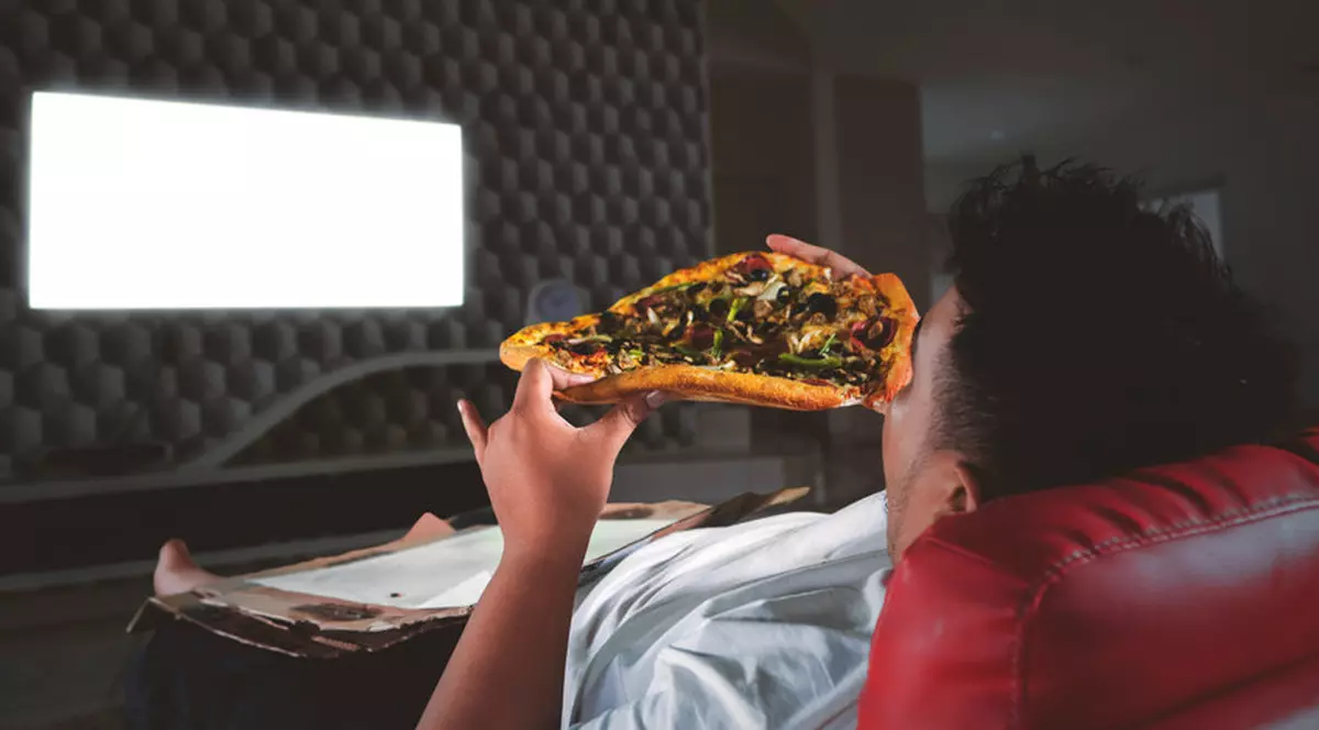 Un televizor „cu gust”. Un profesor din Japonia a inventat un ecran TV care poate reda gustul alimentelor