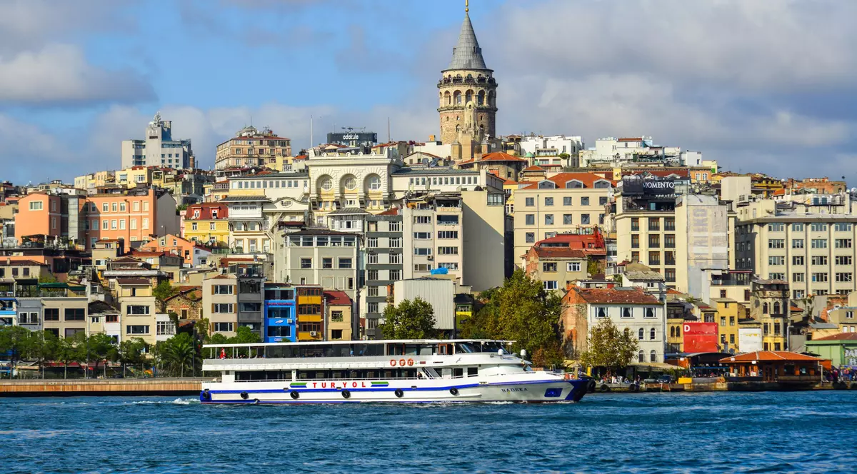 Vânzările de case din Turcia către străini au crescut cu aproape 50% dupa prăbușirea lirei turcești