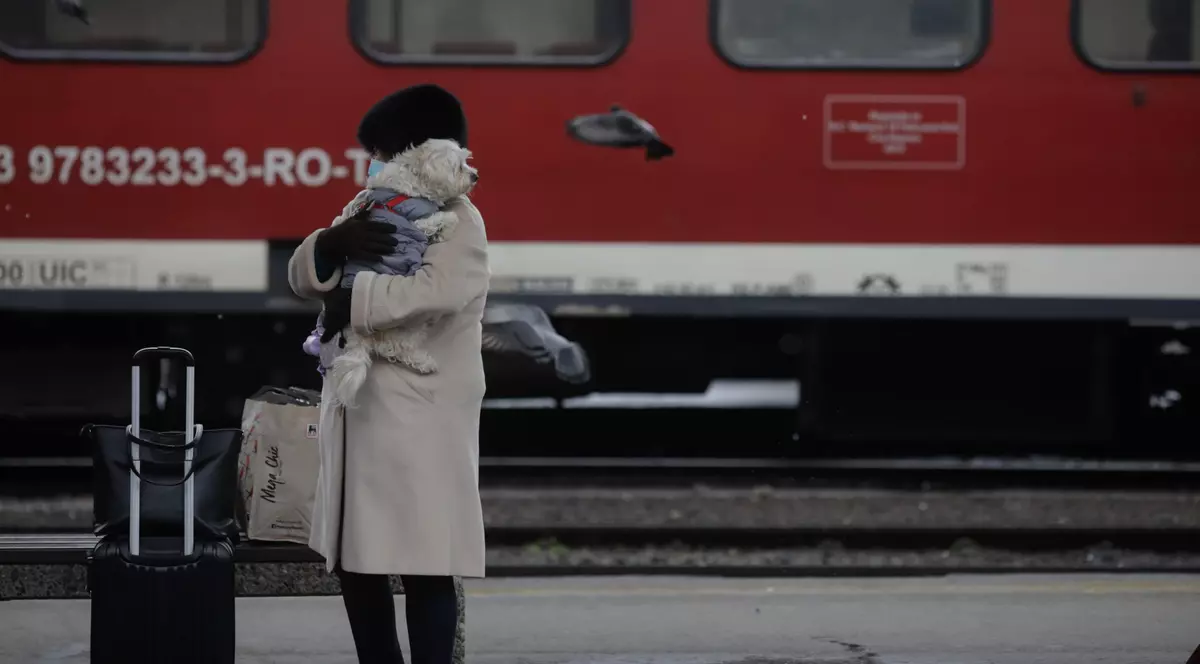 Peste 260 de trenuri, afectate de greva spontană de la CFR. Trenul către aeroport, o întârziere de 15 ori mai mare decât durata călătoriei