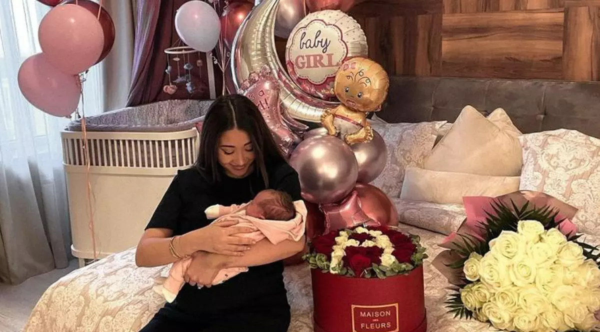 Nicole Cherry, primele declarații după ce a ajuns cu fetița acasă. Cum se simte artista. „Prietenele mele nu au venit în vizită”