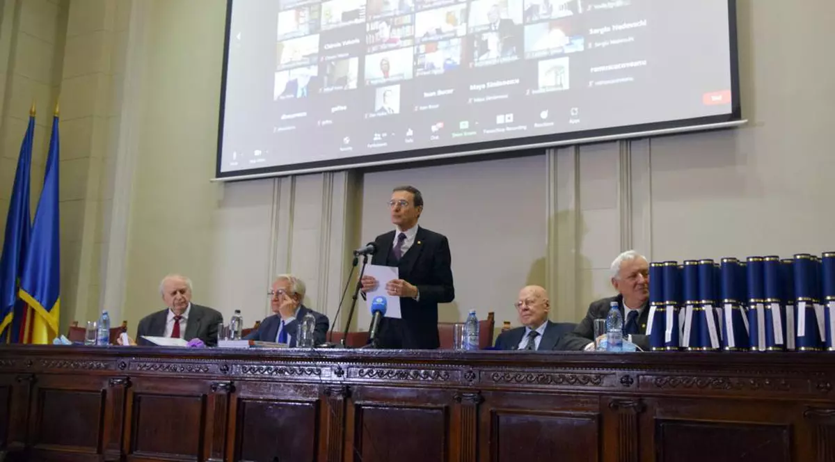 Mireille Rădoi, șefa Bibliotecii Universitare Centrale, premiată de Academia Română, după ce a coordonat „operele științifice" ale condamnatului Dorinel Mucea