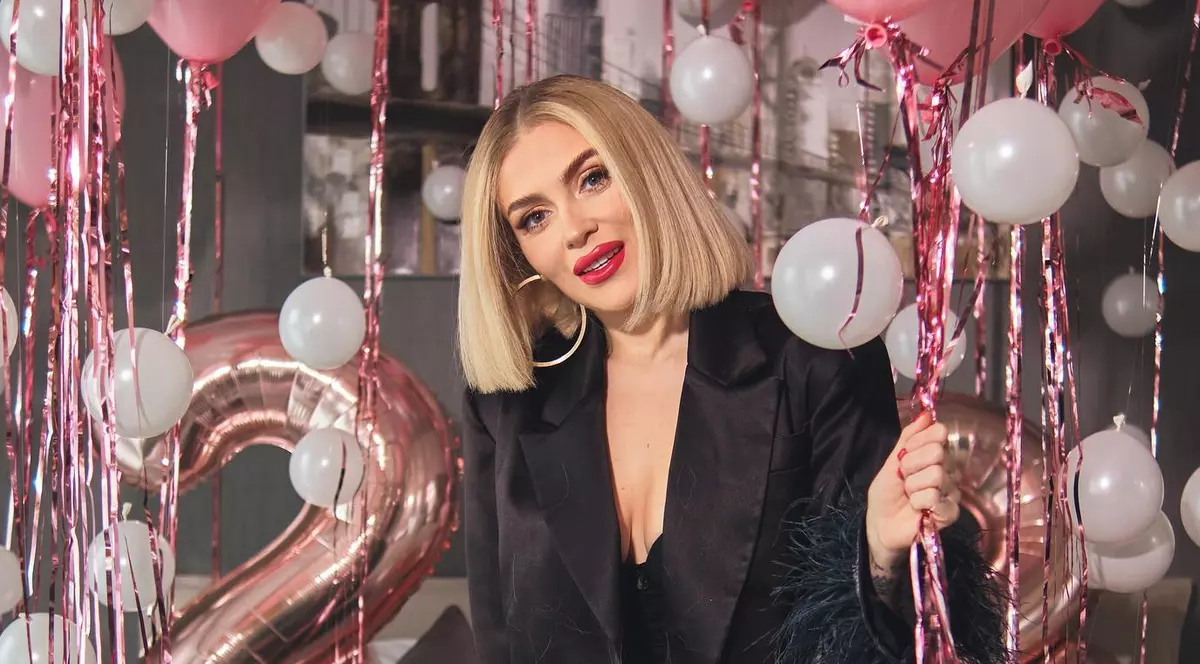 Oana Radu și-a aniversat ziua de naștere. Artista a împlinit 28 de ani. „Știu că face eforturi mari pentru a-mi face surprize”