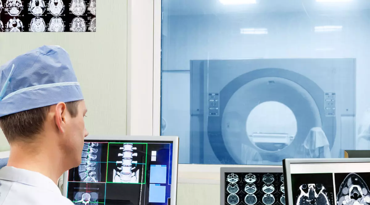 Un aparat RMN de 1 milion de euro de la Spitalul Județean Arad, „pus pe butuci” de penele de curent