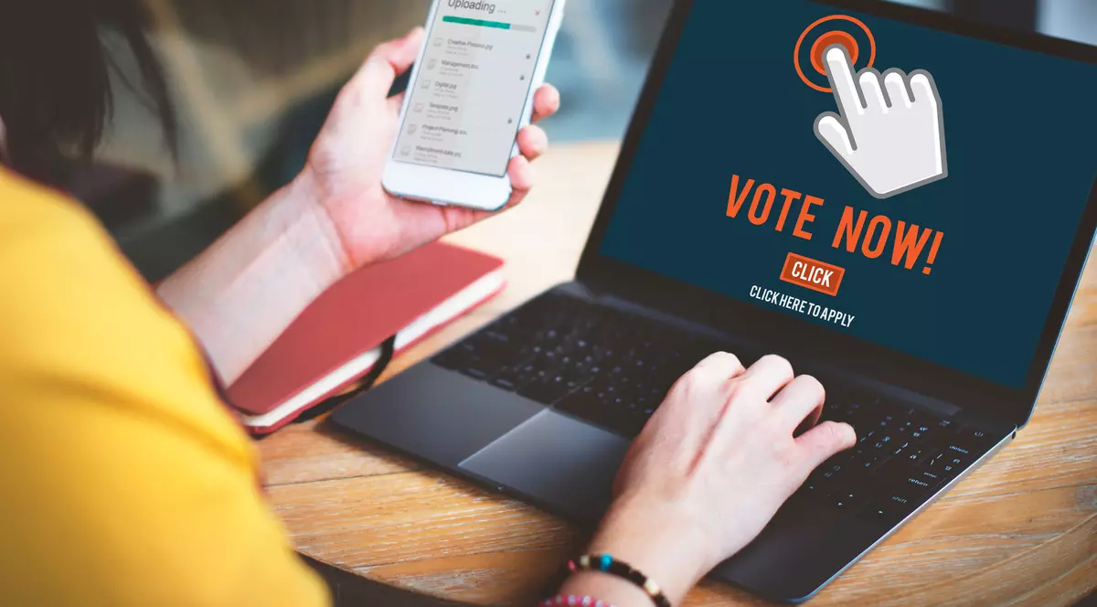 A patra putere e cea digitală. Cum ne pregătim pentru lumea votului permanent
