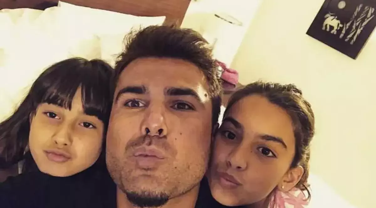 Adrian Mutu și fetele sale