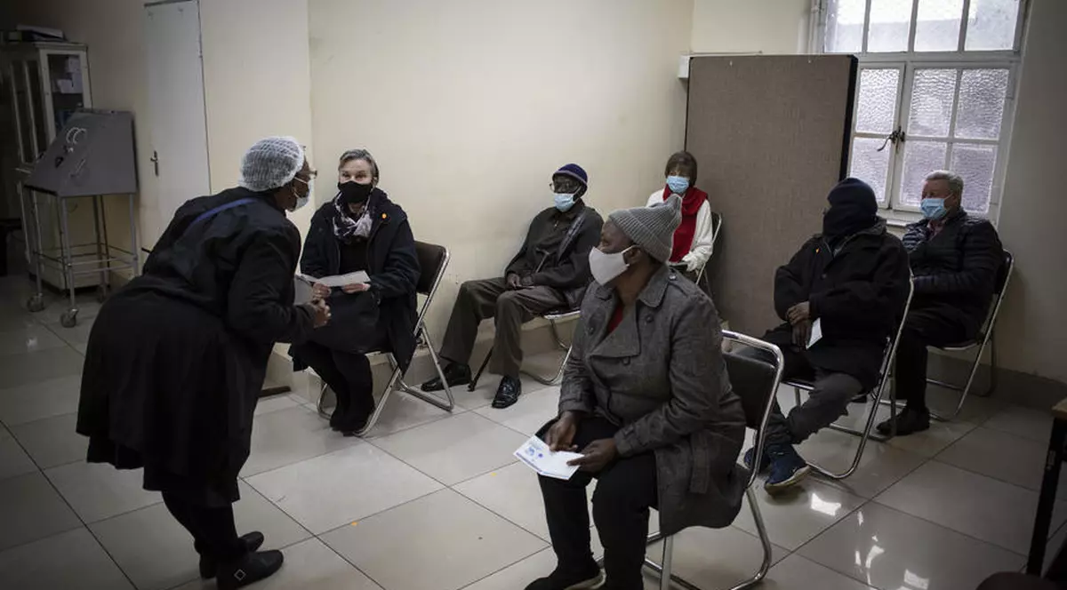 Interviu cu un cercetător din Africa de Sud: „Există țări care probabil au o mulțime de variante de virus, dar pentru că nu le analizează, nu le cunosc”