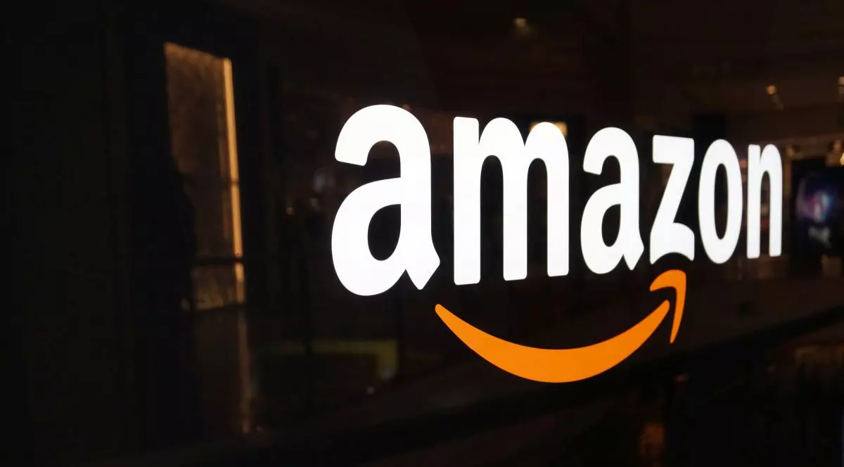 Amazon se luptă cu recenziile false la produsele sale. Primele plângeri, adresate justiției din Italia şi Spania