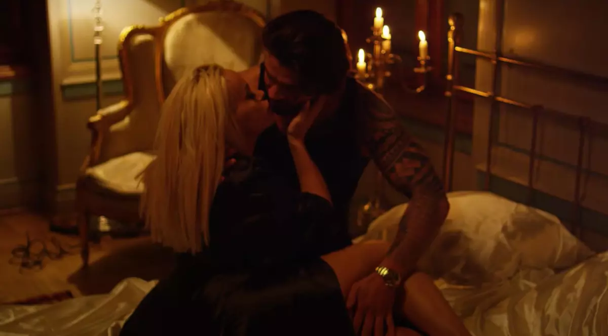 Ipostaze provocatoare cu Anda Adam și logodnicul în videoclipul piesei sale. Yosif Mahaci o ajută în carieră