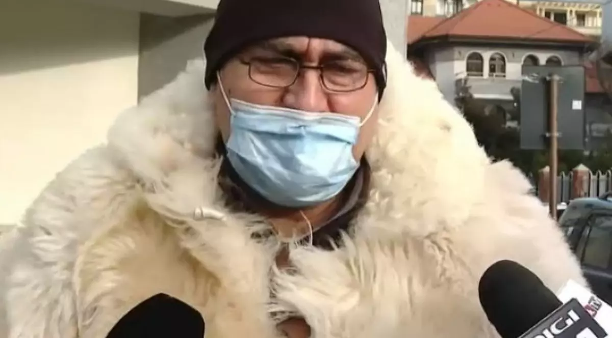 Bărbatul reținut după protestul AUR pentru vandalizarea unor mașini la Parlament, cercetat în libertate