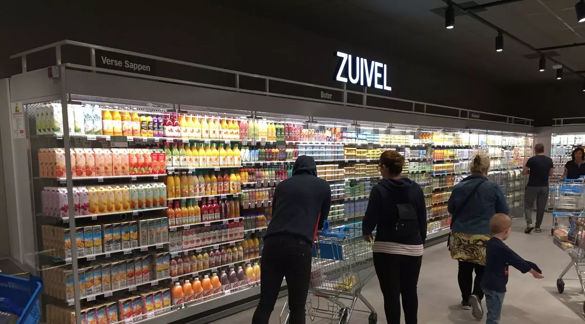 Român în vacanță în Belgia, prins cu prohabul desfăcut la raionul cu lactate, într-un supermarket și condamnat
