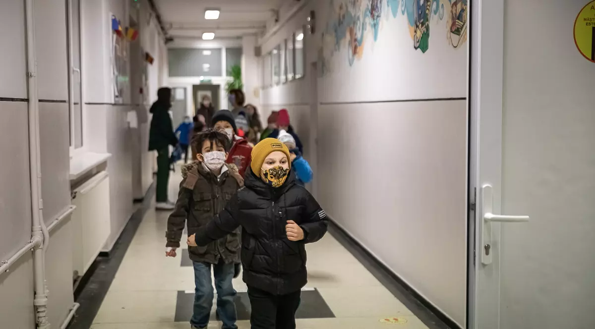 Peste 10.000 de elevi din Timișoara învață online, din cauza frigului din clase. Ce spune prefectul despre situație