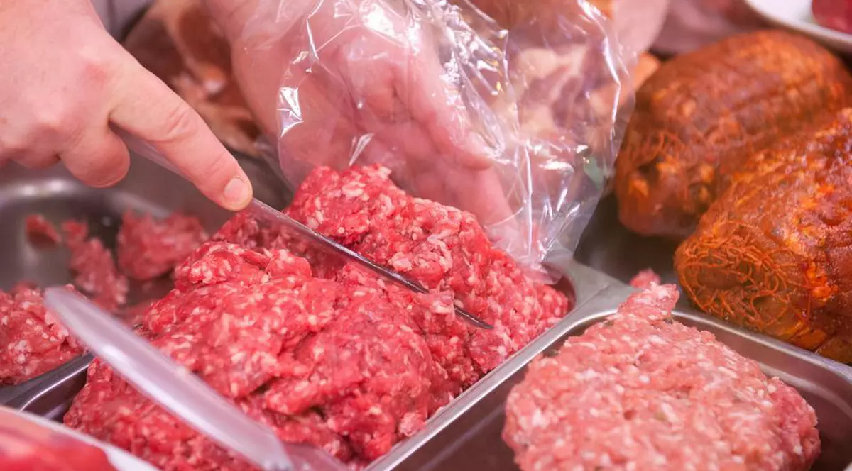 Peste 4,2 tone de alimente neconforme, confiscate din stațiunile din Prahova și Brașov