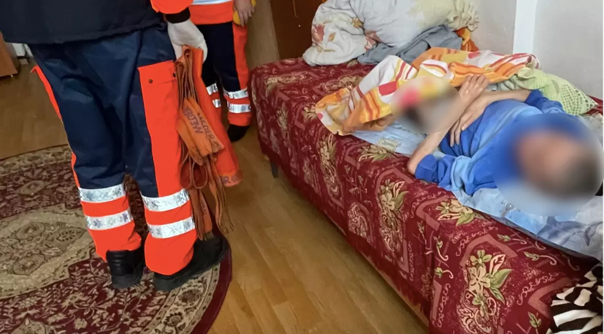 CAZ ȘOCANT. O tânără cu handicap grav dintr-un centru din Vâlcea, ținută jumătate de an cu piciorul rupt. Conducerea: „Nu este caz de urgență”