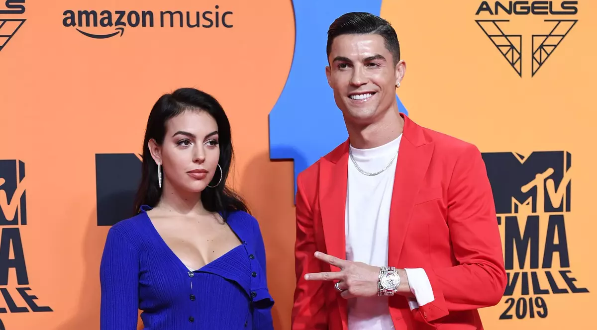 Cristiano Ronaldo și Georgina Rodriguez au dezvăluit sexul gemenilor. În 2022 fotbalistul va deveni tată a șasea oară