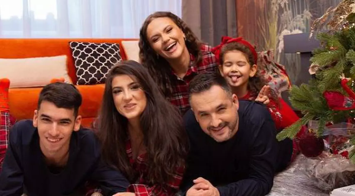 Cristina Șișcanu și Mădălin Ionescu alături de familie