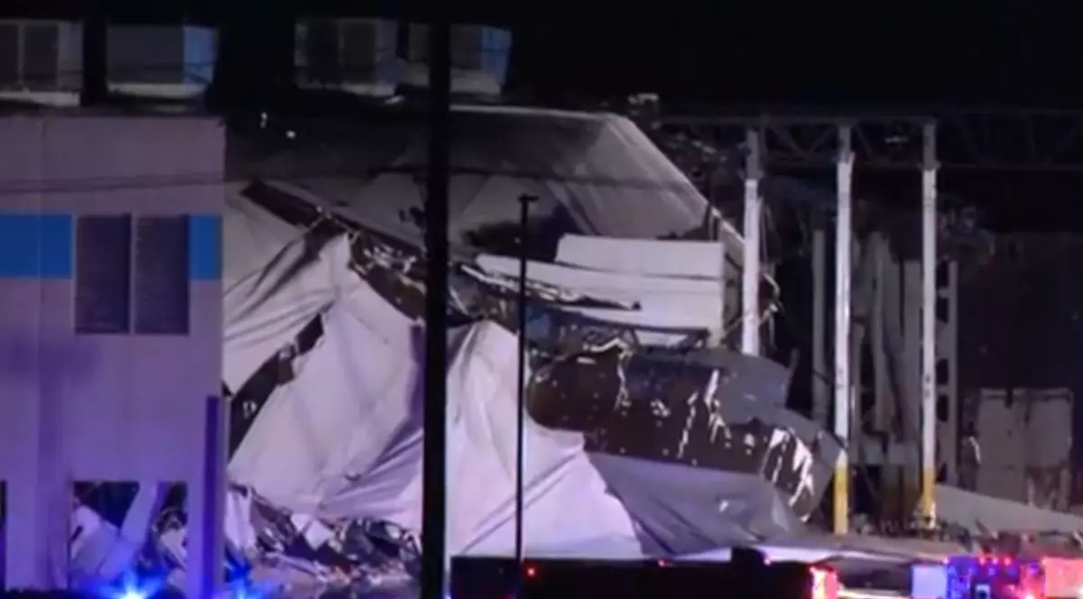 Un depozit Amazon din SUA s-a prăbușit. Zeci de persoane, prinse sub dărâmături