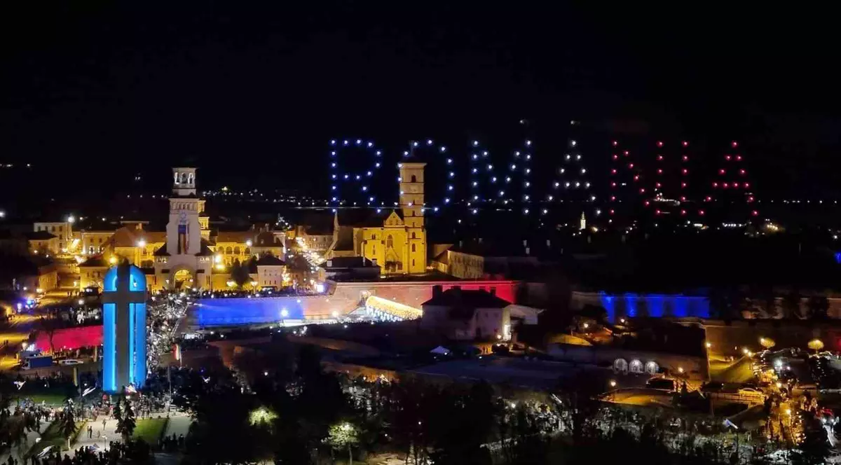 VIDEO. Spectacol cu drone de Ziua Națională, la Alba Iulia. Ce imagini și mesaje au apărut deasupra cetății