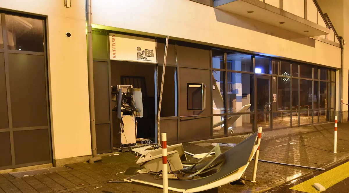 Un român e primul tâlhar judecat vreodată în Elveția pentru că a aruncat în aer un bancomat