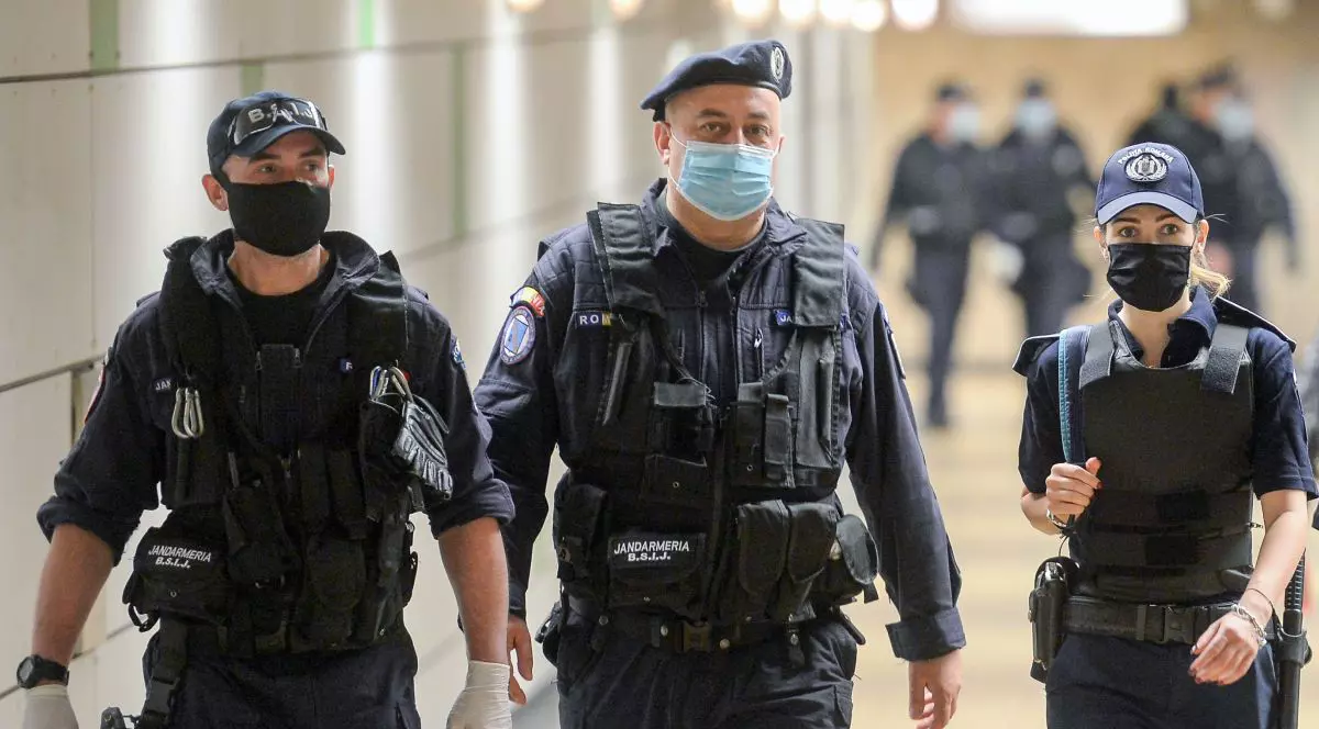 Medicii DSP de pe aeroportul din Suceava acuză că sunt scuipați de cei pe care îi carantinează