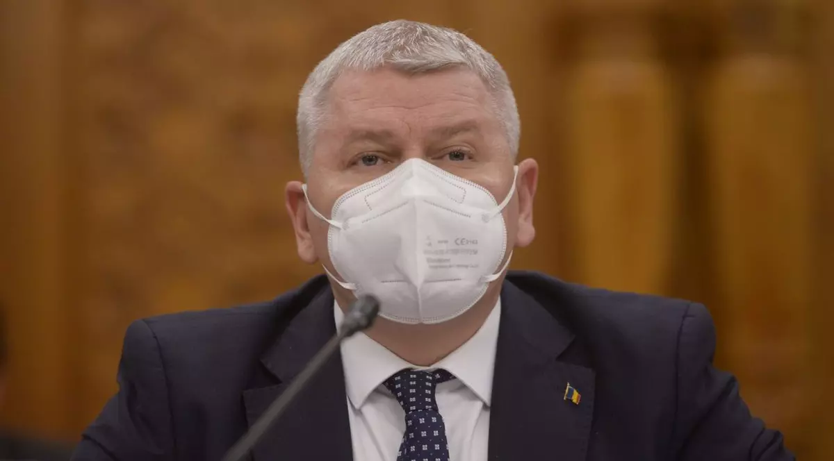 Ministrul Roman nu mai vorbește despre o carte apărută la editura Academiei, cum scrie în CV, ci despre „un articol publicat într-o revistă”, dar nici pe acesta nu l-a găsit