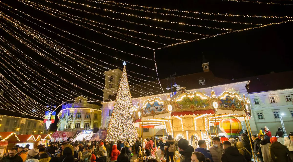 Sărbători sub amenințarea Omicron. Ce măsuri recomandă trei medici cunoscuți: „Testați-vă înainte de mesele în familie”