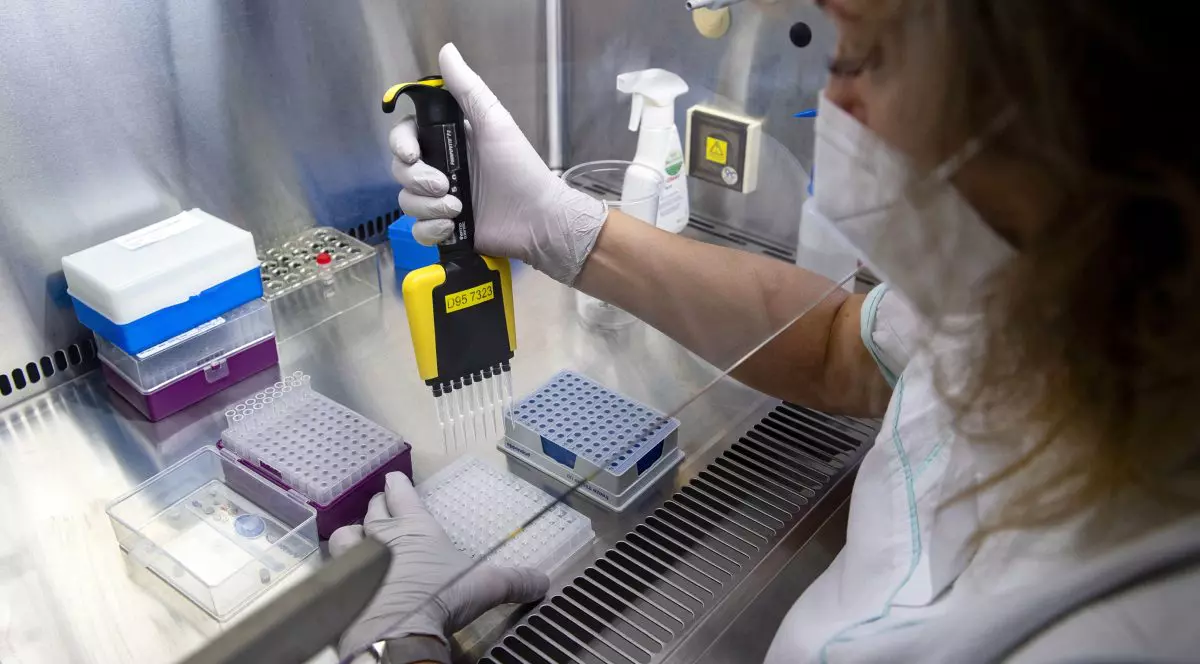 54 de noi infectări cu Omicron, confirmate vineri în România. Ministerul Sănătății: „Sugerează începutul transmiterii comunitare”