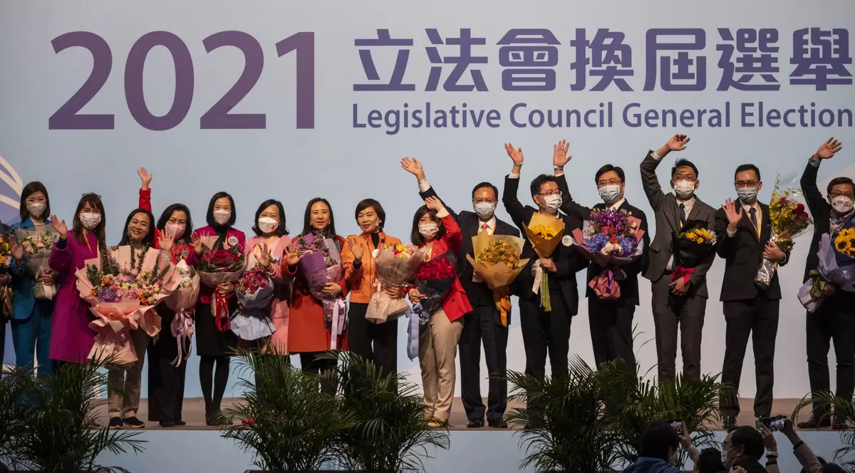Candidații pro-Beijing au câștigat alegerile generale din Hong Kong. Prezența la vot foarte scăzută, la scrutinul rezervat doar candidaților „patrioți”
