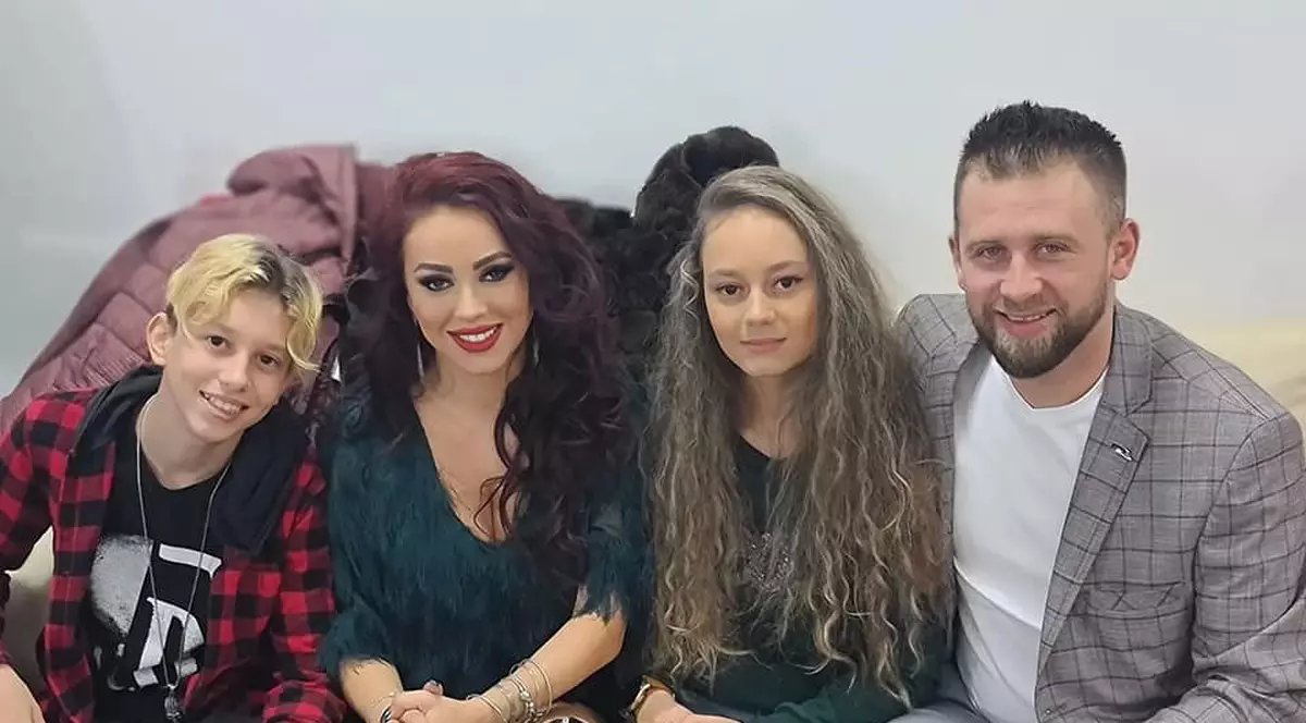 Larisa Drăgulescu și familia