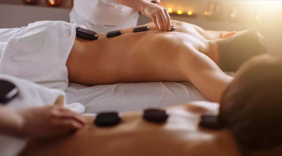 Masaj de terapie in cuplu: Cum să petreci clipe de calitate cu persoana iubită